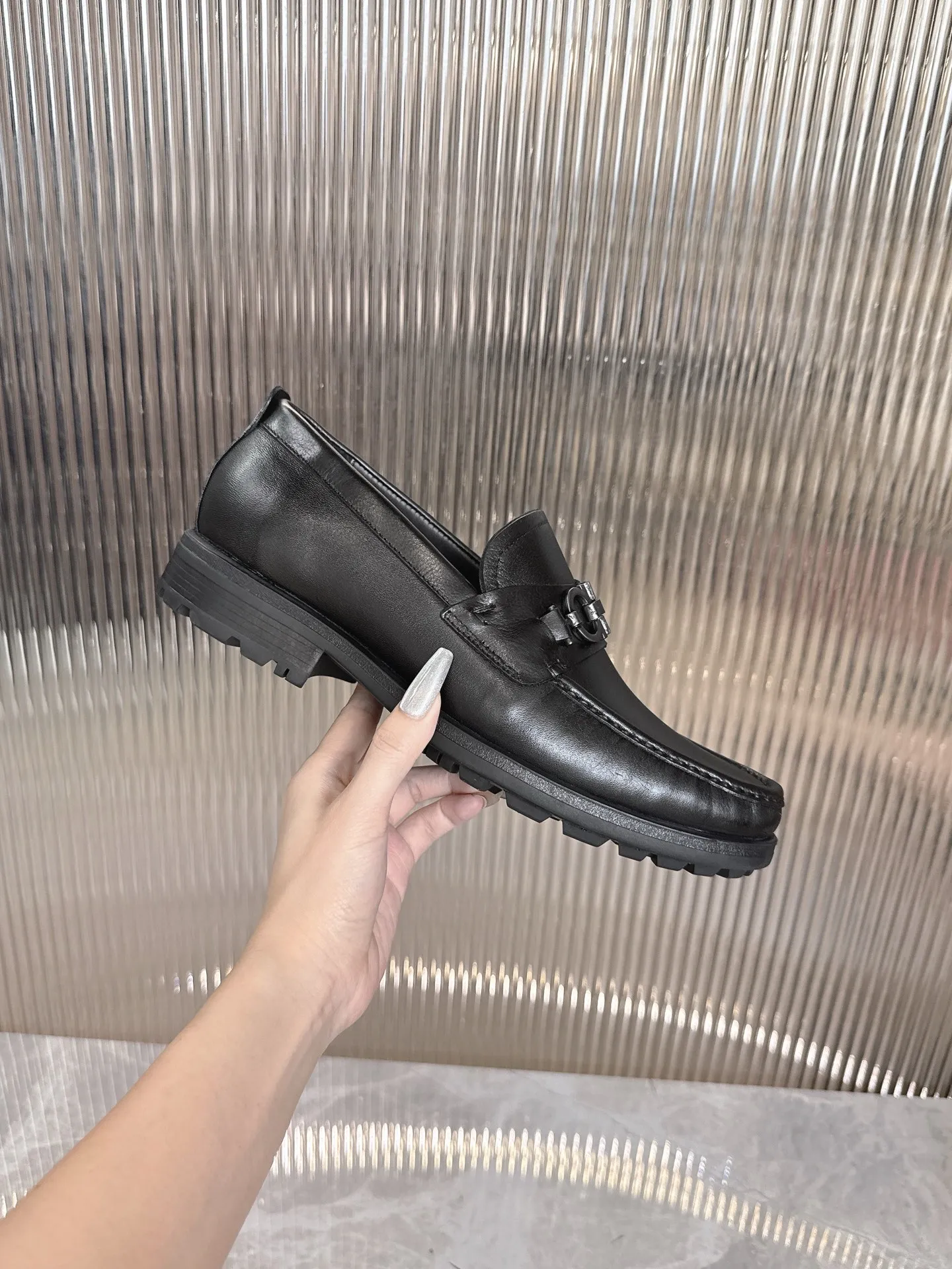 [Ferragam] Top P: 960💰 Size: 39-44 (38. 45.46 can be customized) Ferragamo men's boutique loafers, top quality, imported cowhide upper, water-dyed cowhide lining, original outsole.
